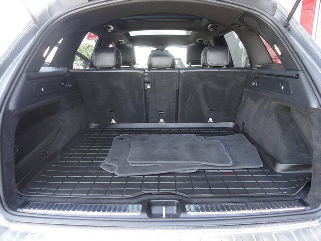 Used 2018 Mercedes-Benz GLC 300 4MATIC w/ Premium Package image 12