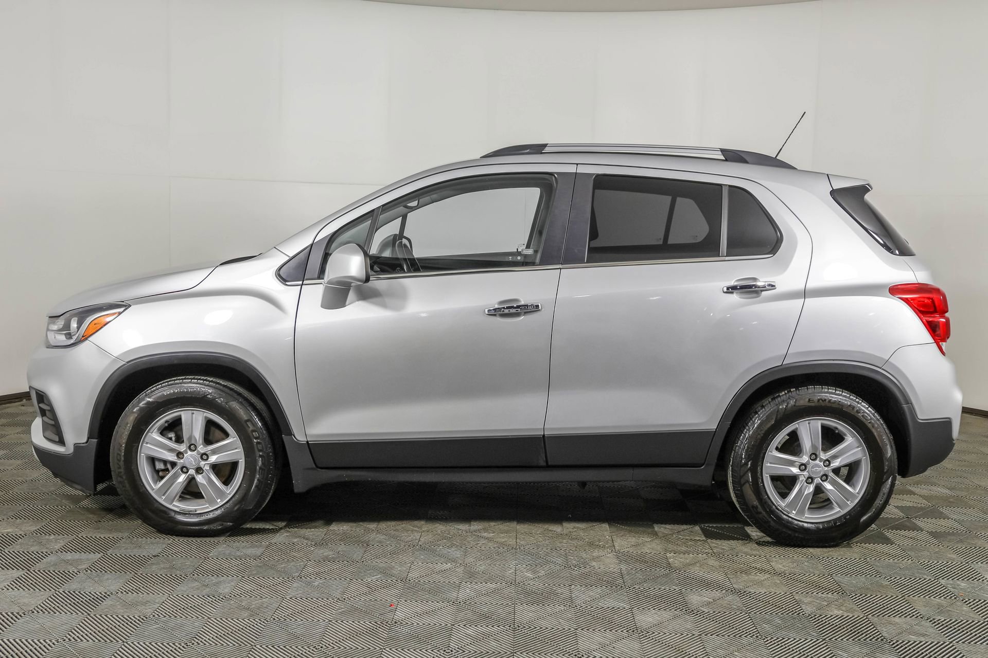 Used 2019 Chevrolet Trax LT w/ LT Convenience Package FWD image 19