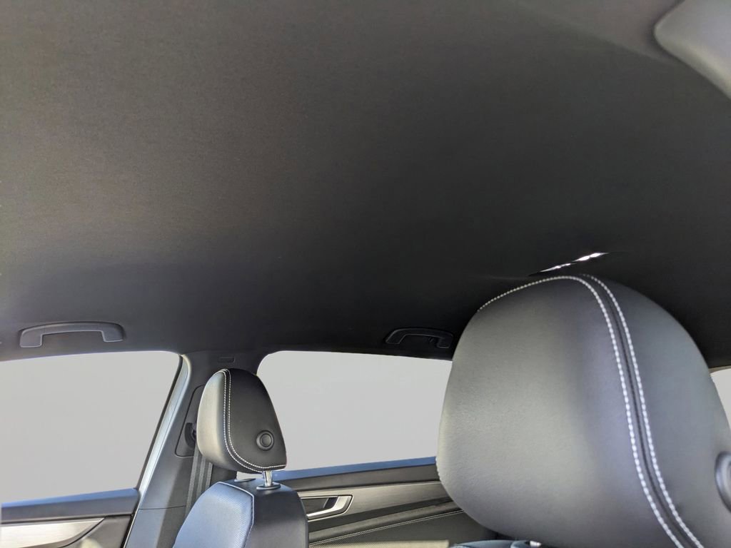 Certified 2025 Volkswagen Atlas Cross Sport SE FWD image 20