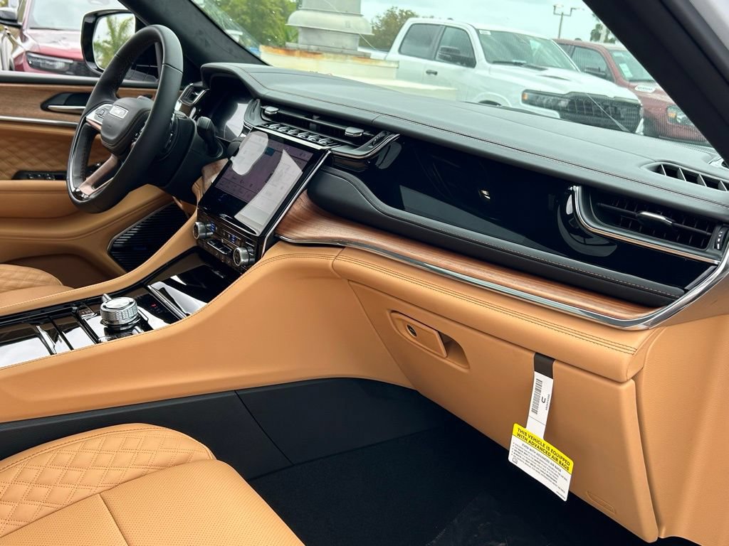 New 2025 Jeep Grand Cherokee L Summit AWD/4WD image 23
