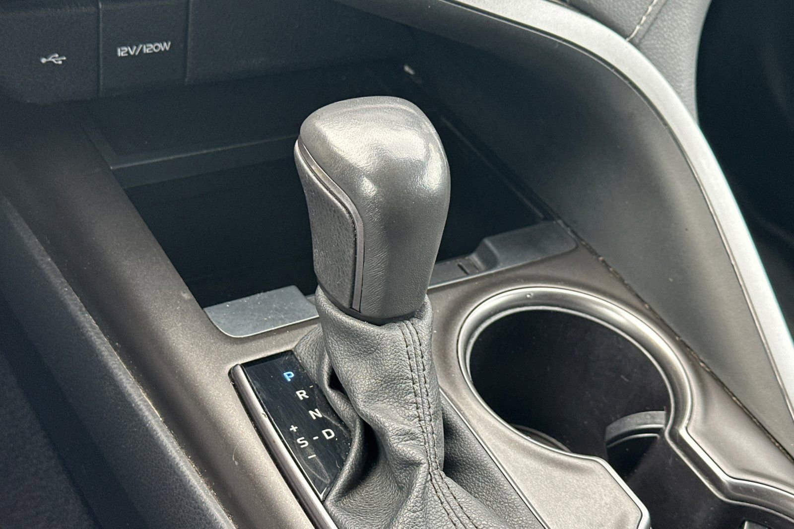 Used 2024 Toyota Camry SE image 32