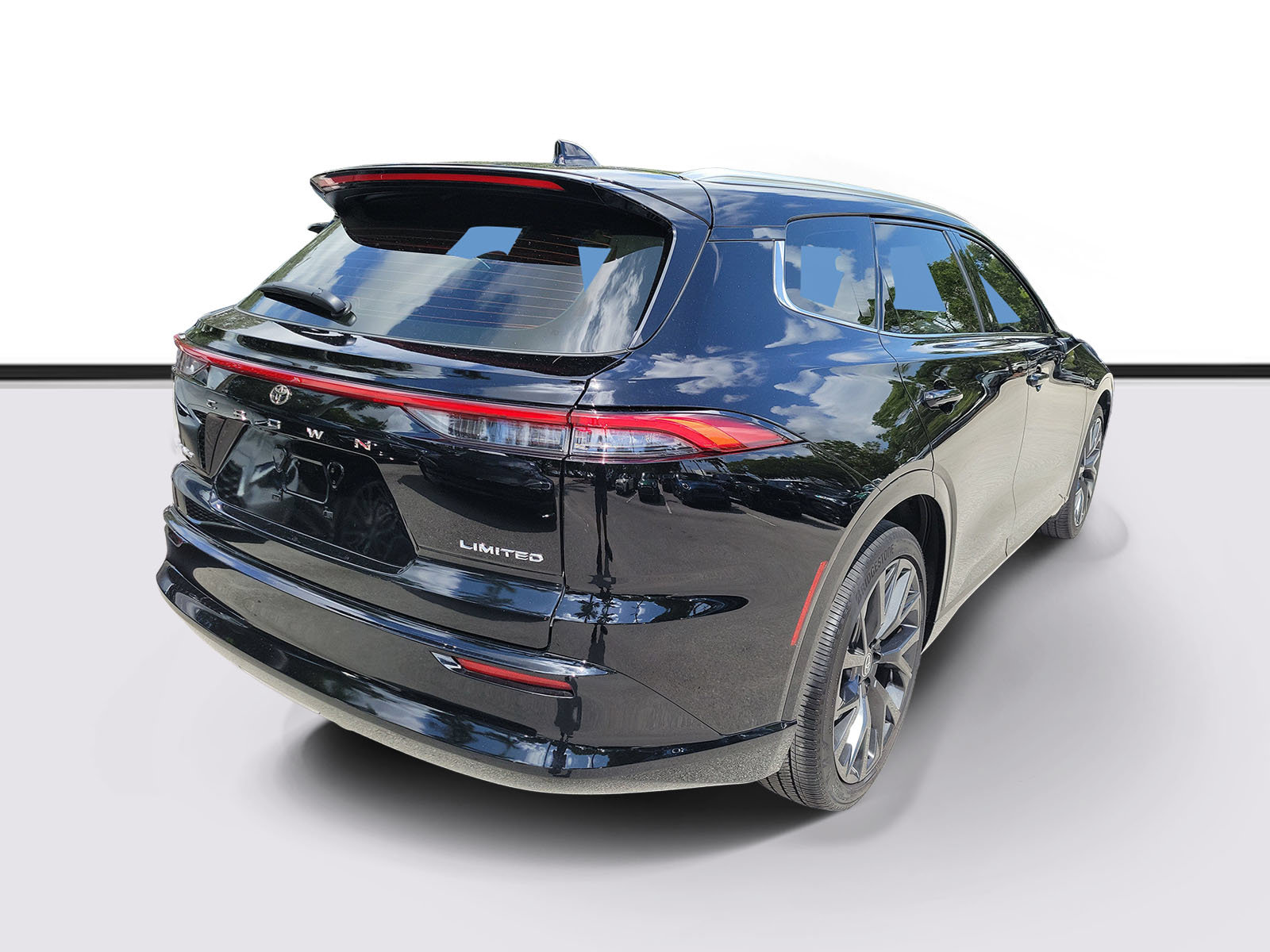 Used 2025 Toyota Crown Signia AWD/4WD image 4