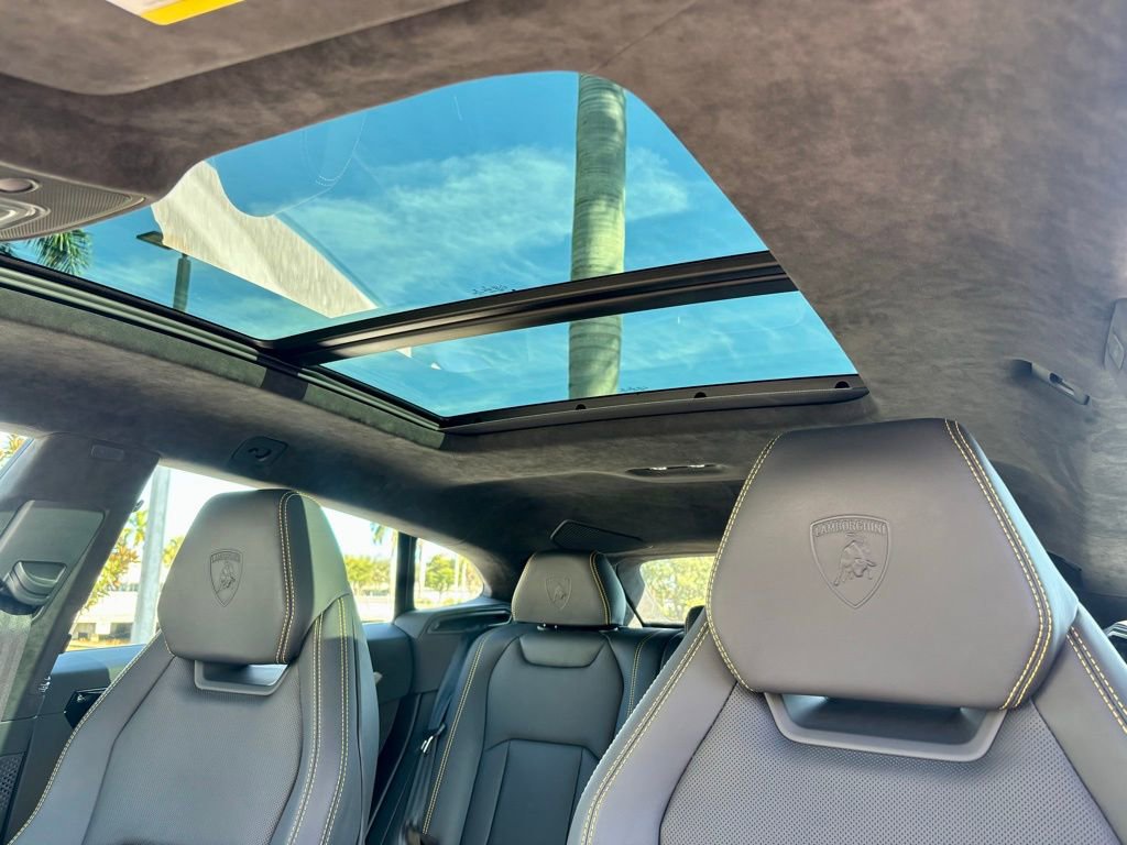 Used 2022 Lamborghini Urus image 31