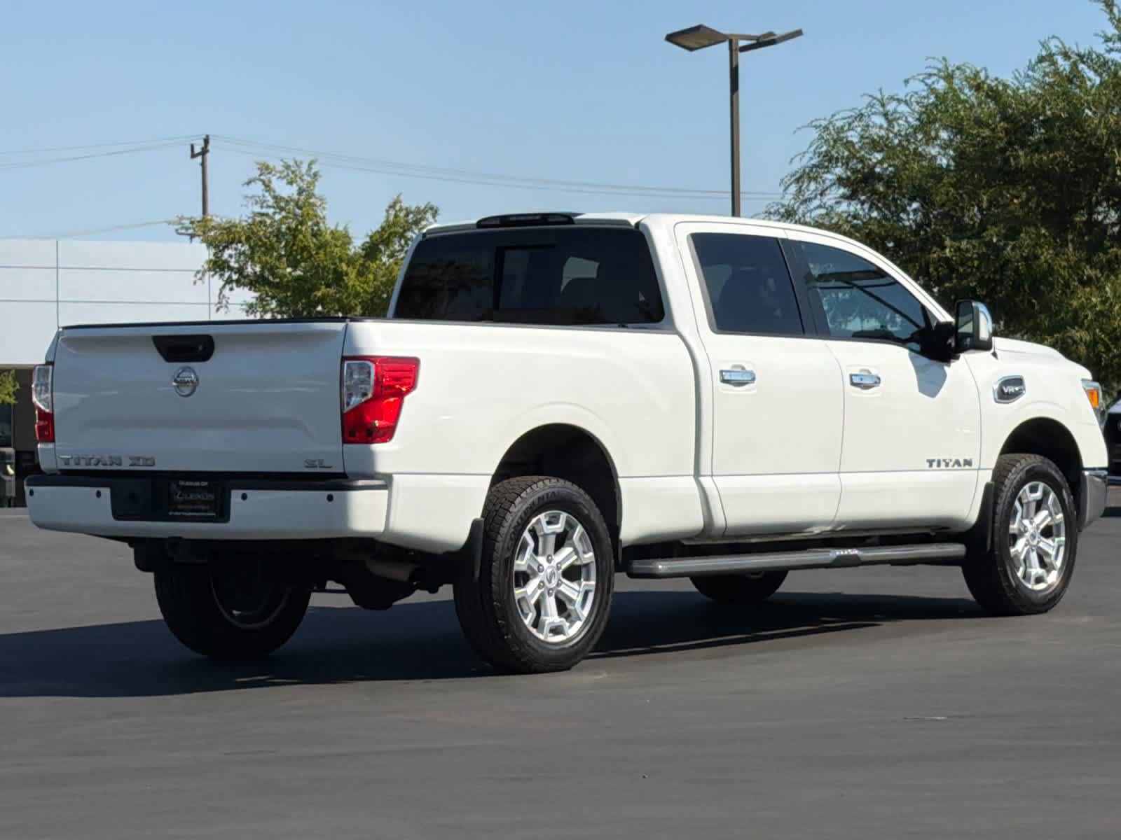 Used 2017 Nissan Titan SL RWD image 2
