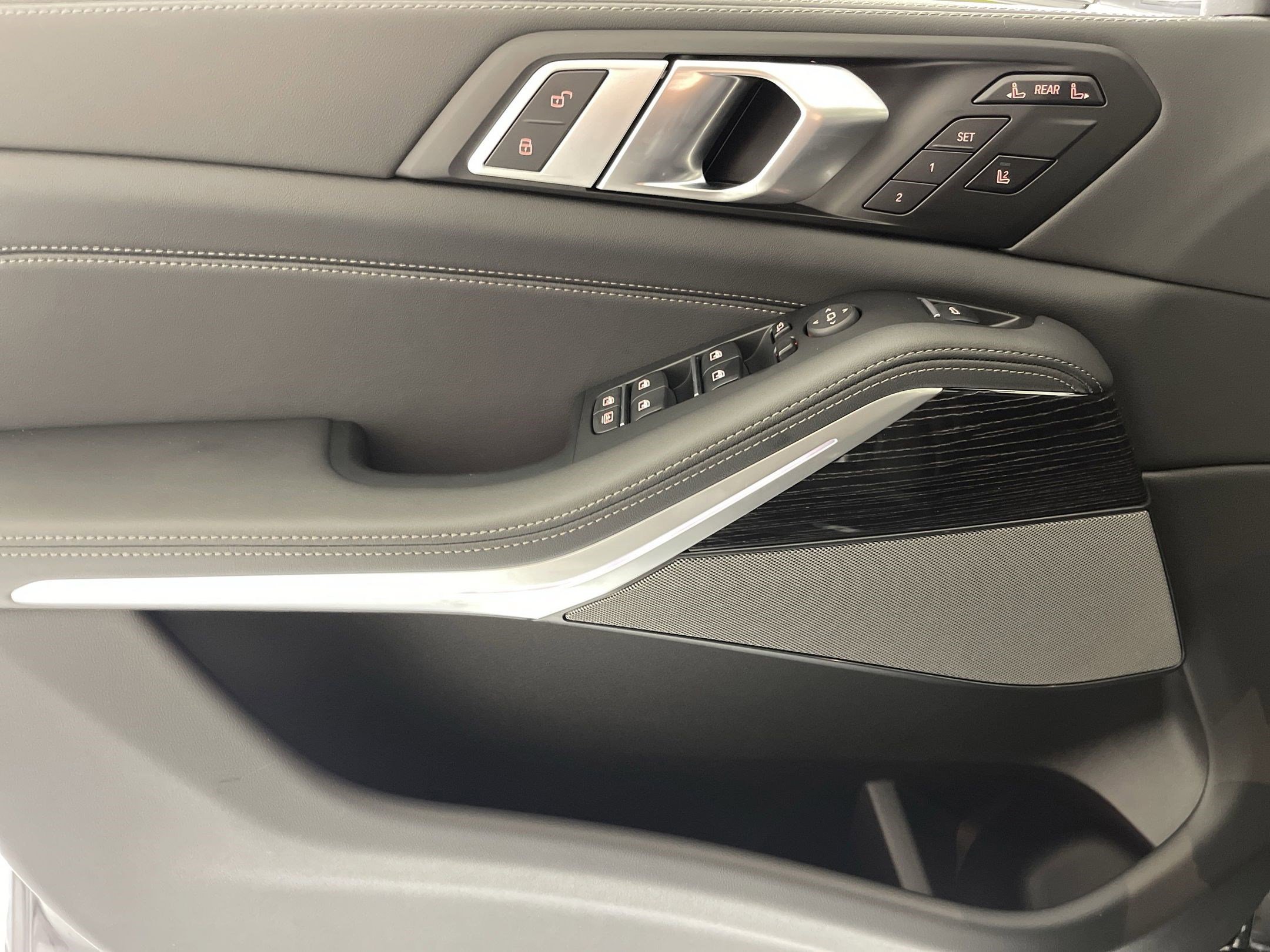 Used 2026 BMW X7 xDrive40i w/ M Sport Package image 12