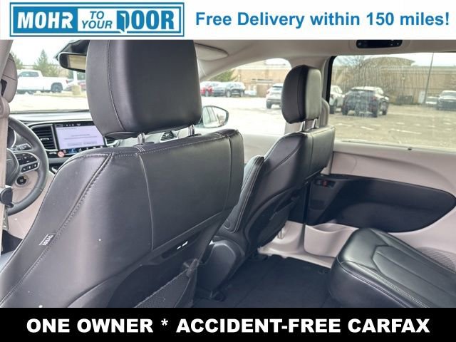 Used 2024 Chrysler Pacifica Touring-L image 27