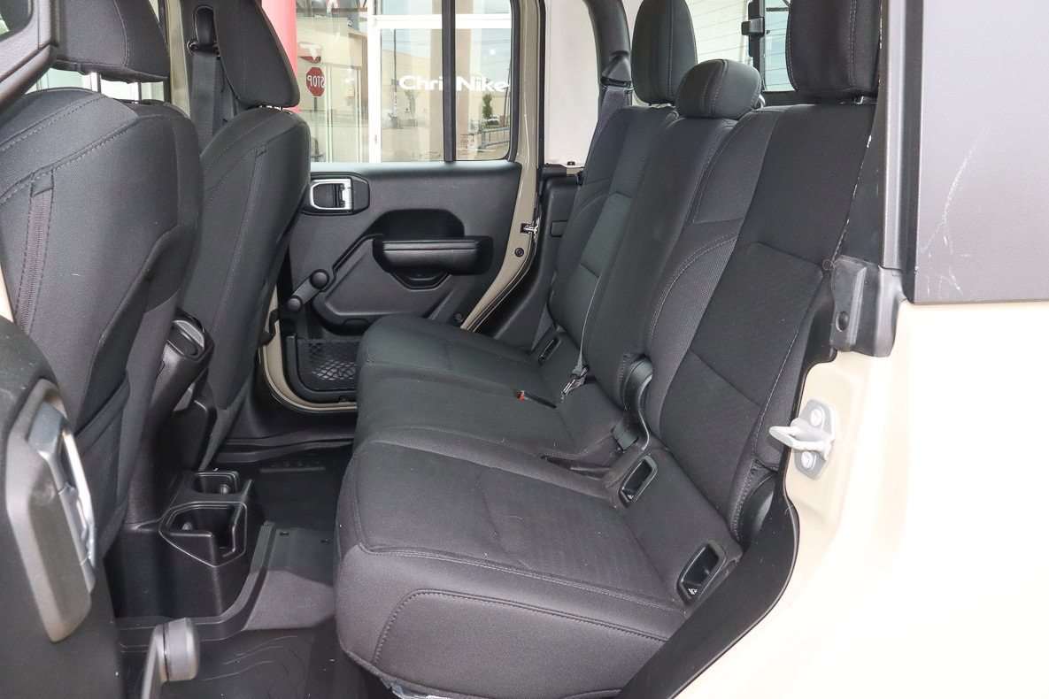 Used 2020 Jeep Gladiator Sport image 8