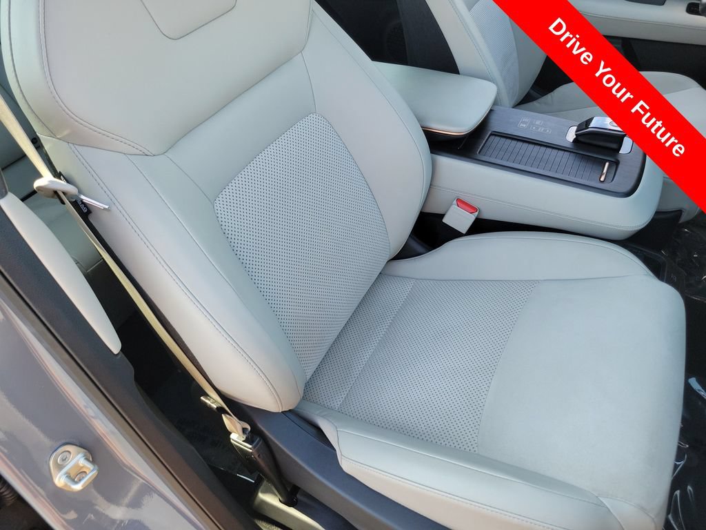 Used 2024 Nissan Ariya FWD image 22