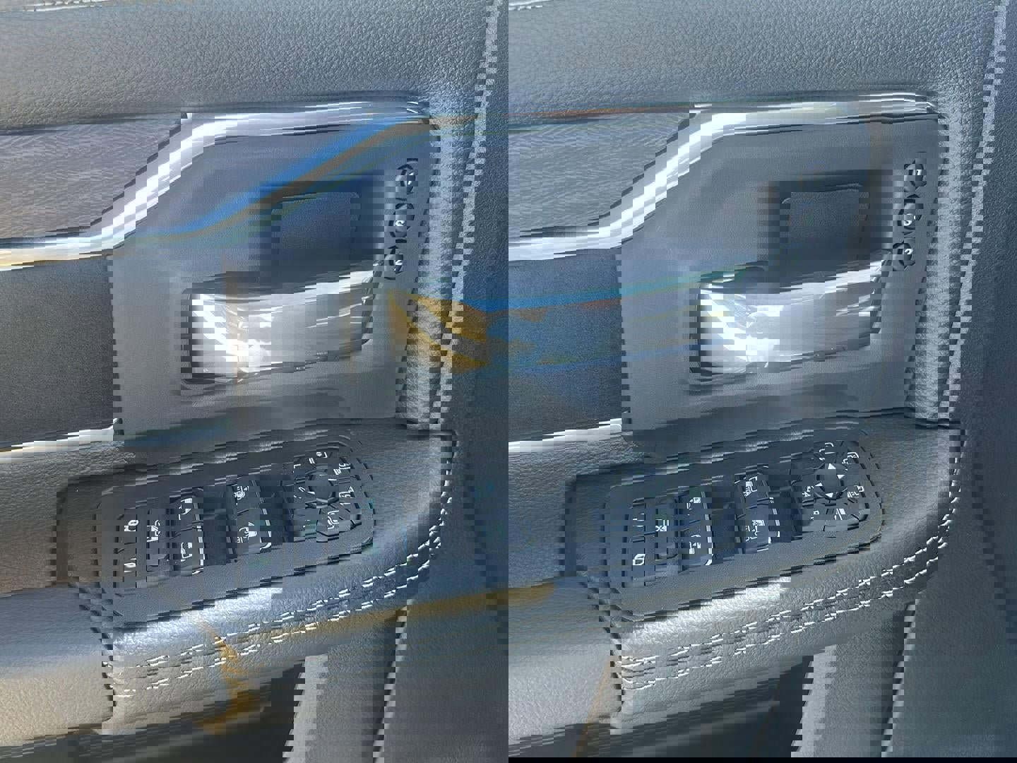 New 2026 RAM 2500 Laramie w/ Sport Appearance Package image 9