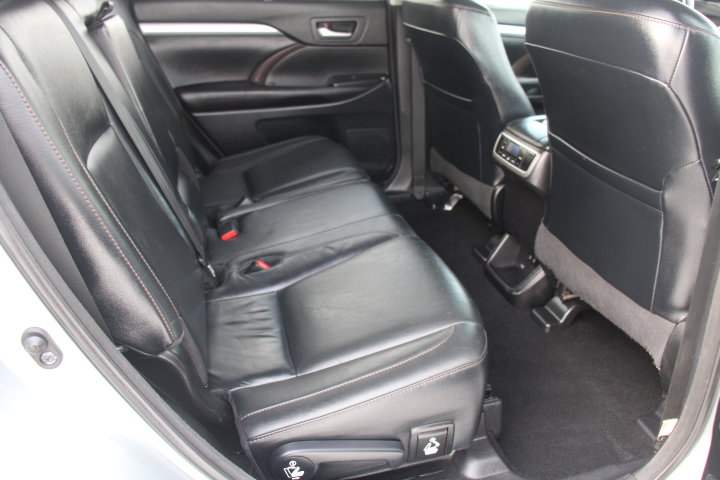 Used 2017 Toyota Highlander XLE AWD/4WD image 20