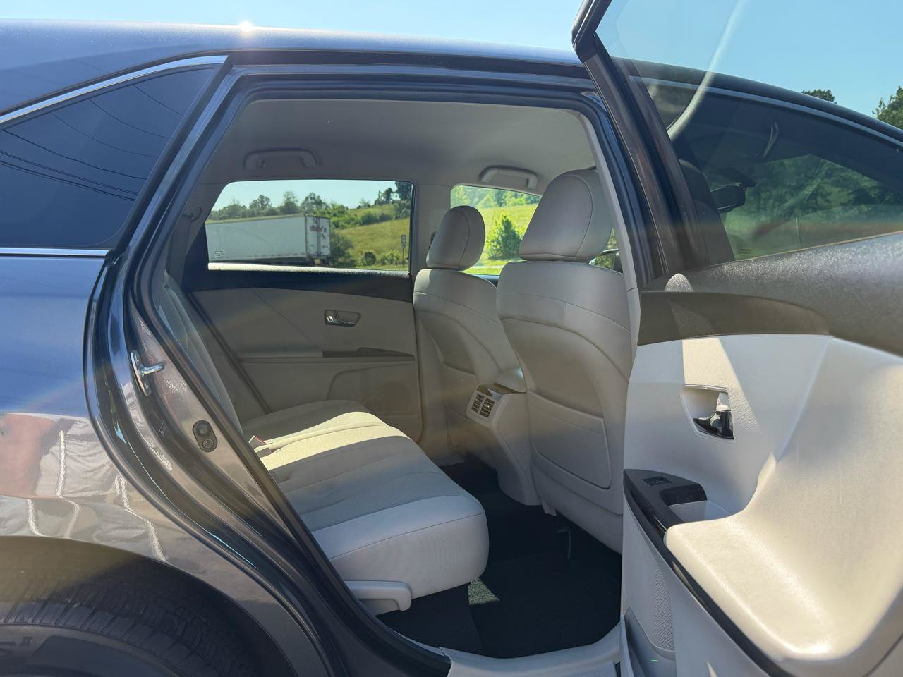 Used 2013 Toyota Venza LE AWD/4WD image 23