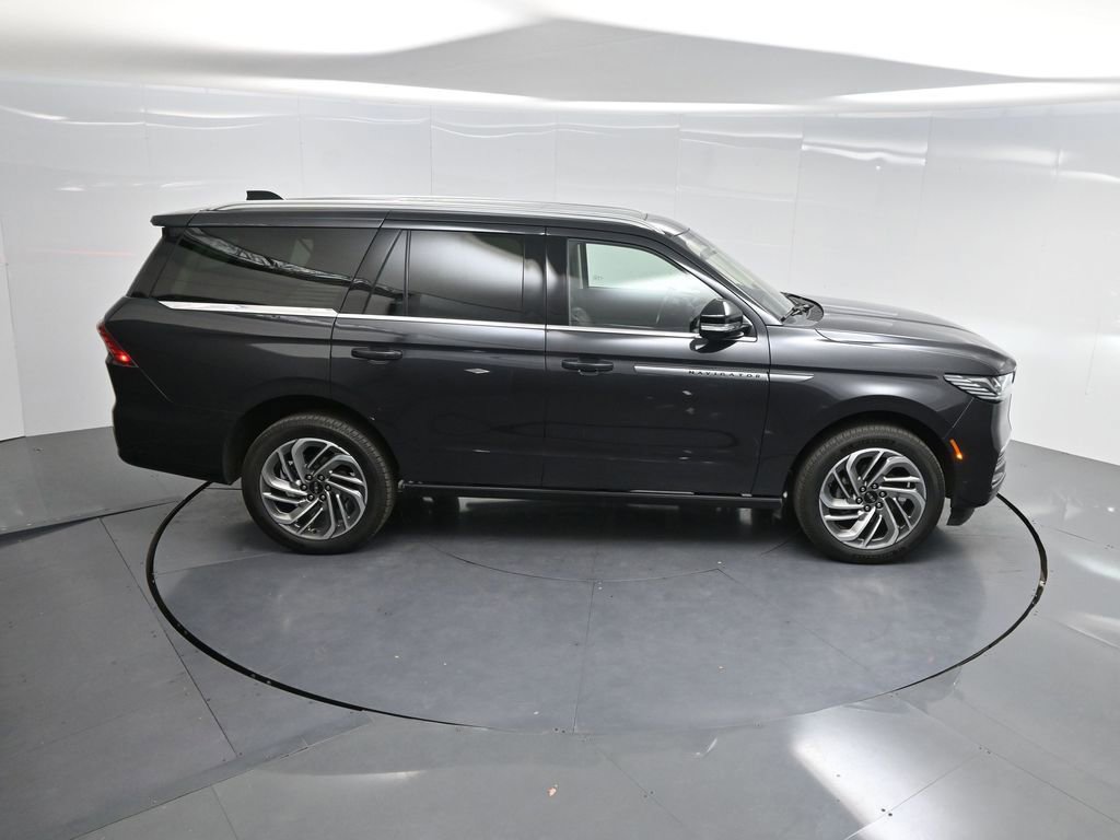 Used 2025 Lincoln Navigator Reserve image 47