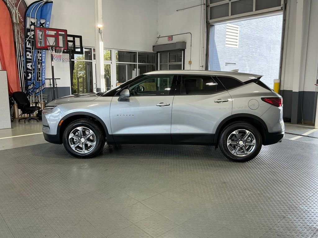 Used 2025 Chevrolet Blazer LT FWD image 17