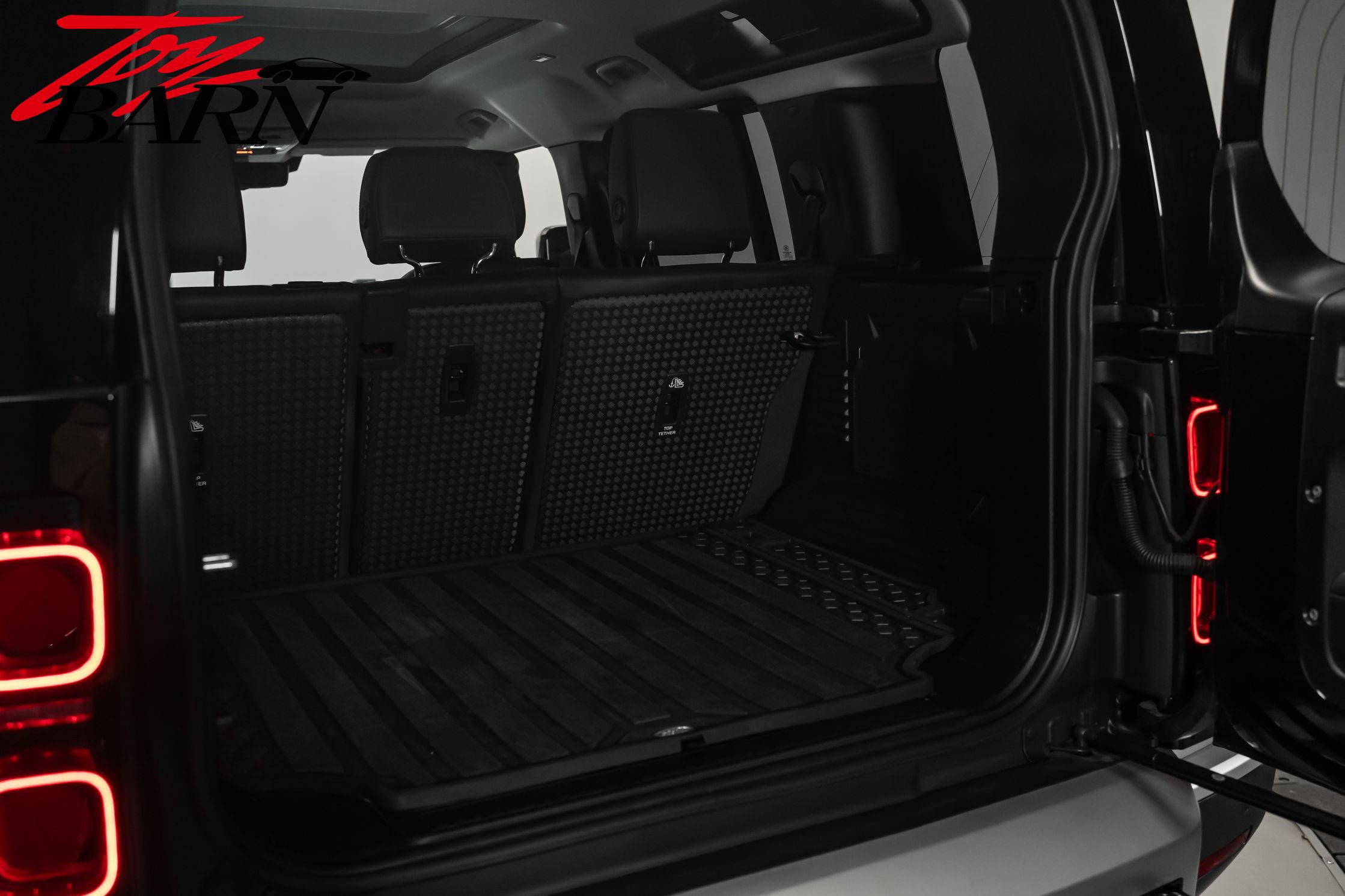 Used 2024 Land Rover Defender 110 SE image 45