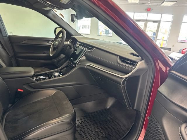 Used 2023 Jeep Grand Cherokee Altitude AWD/4WD image 24