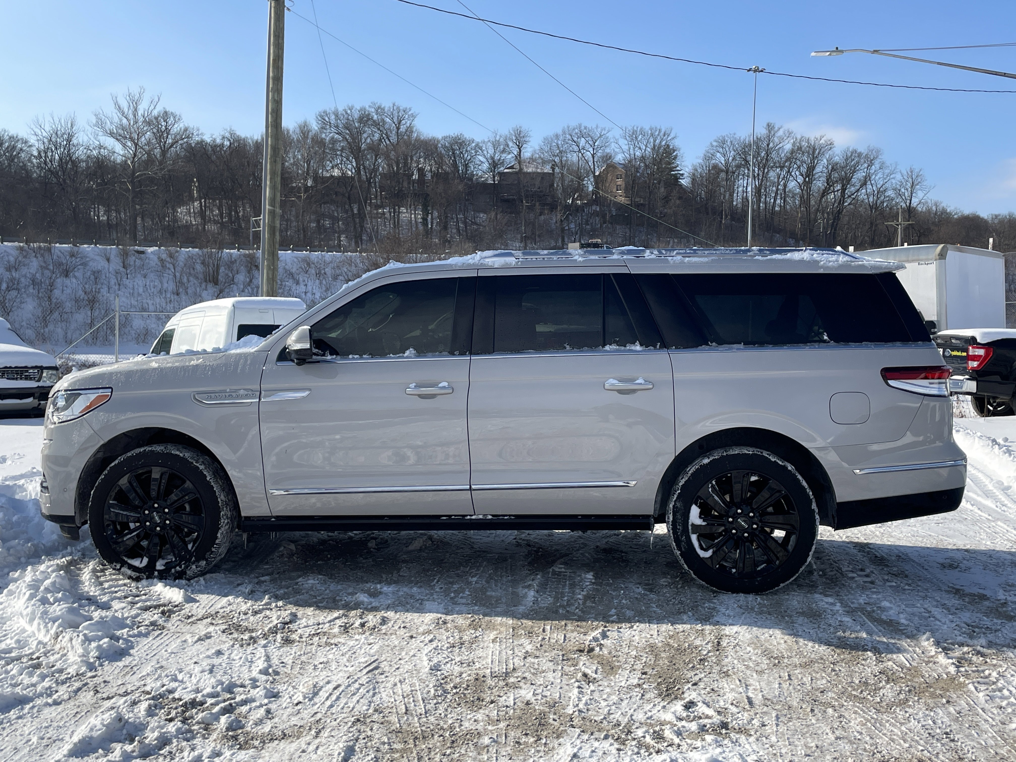 Used 2024 Lincoln Navigator L Reserve image 4