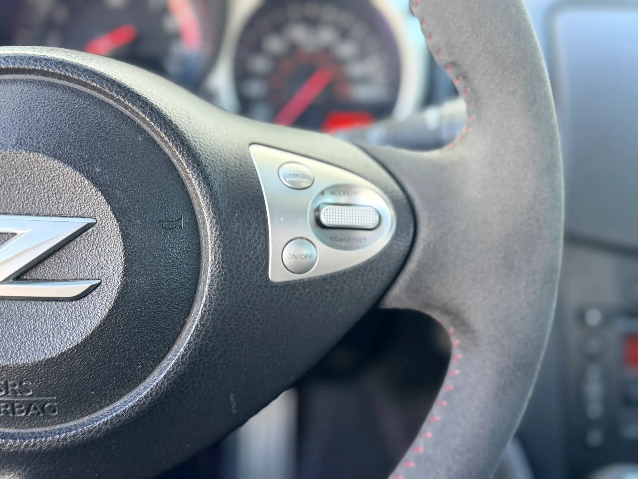 Used 2011 Nissan 370Z Touring w/ Sport Pkg RWD image 17
