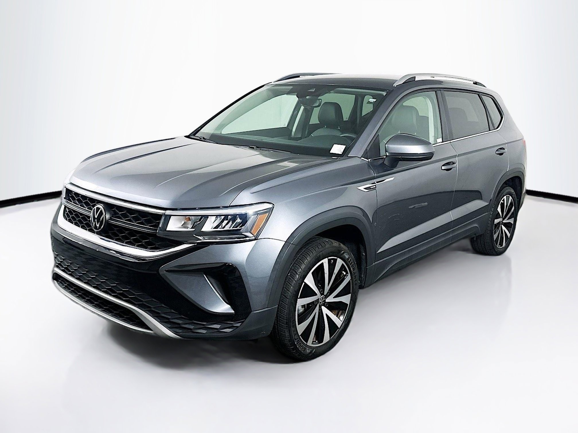 Used 2023 Volkswagen Taos SE image 3