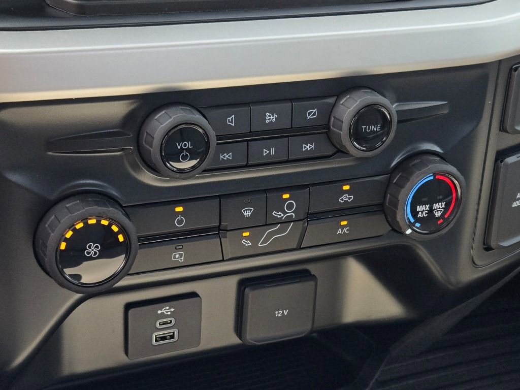 New 2024 Ford F550 4x4 Regular Cab Super Duty image 17