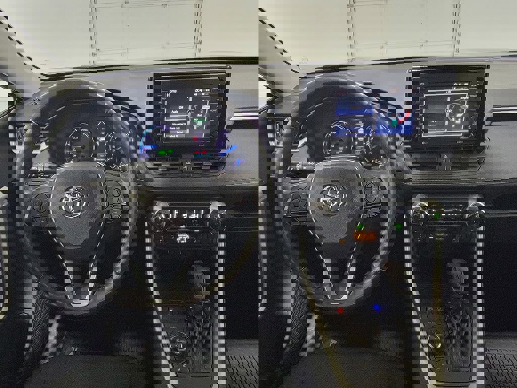 Used 2020 Toyota RAV4 XLE image 12