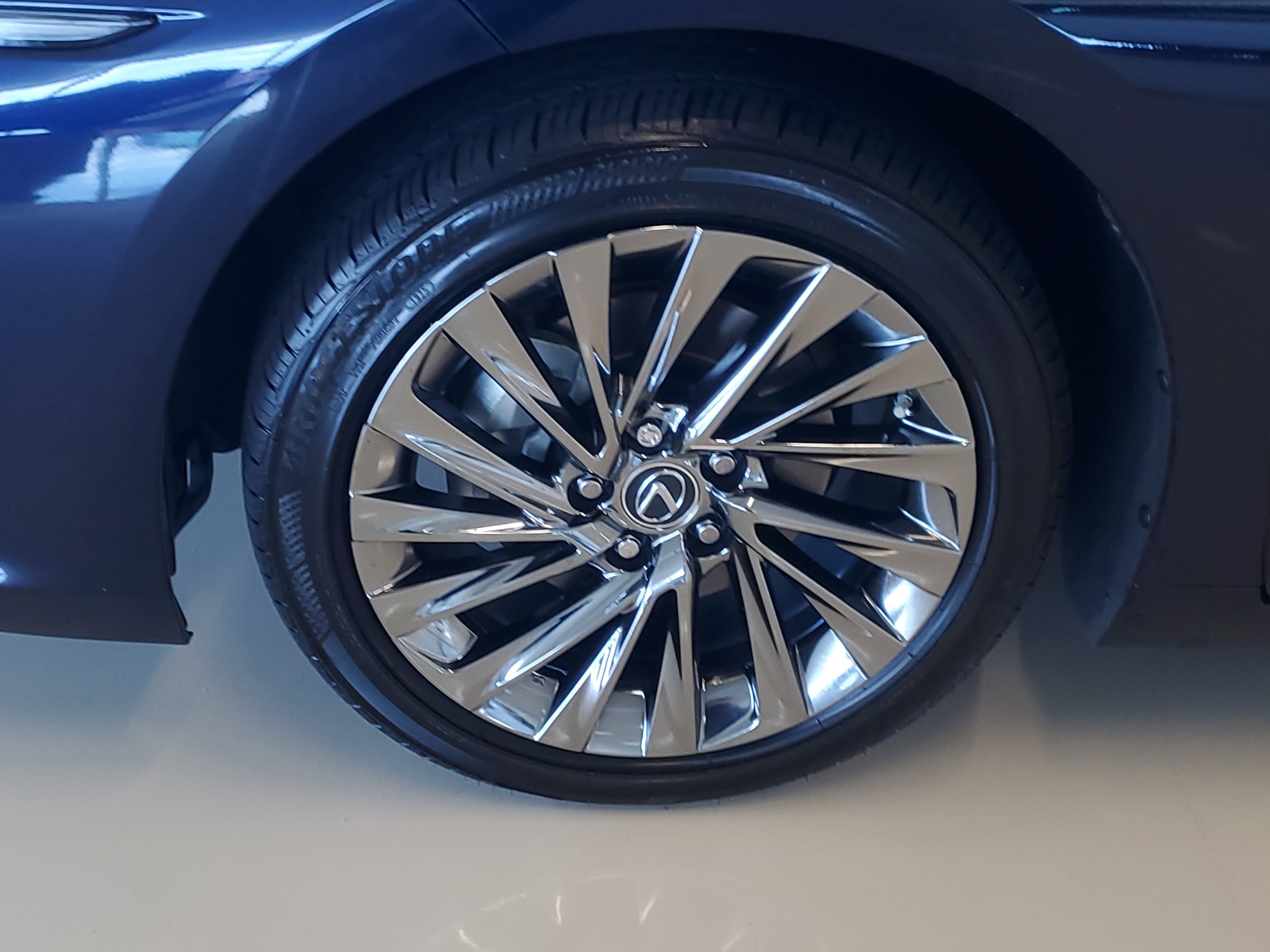 Used 2025 Lexus ES 350 Ultra Luxury w/ Accessory Package (Z2) FWD image 7