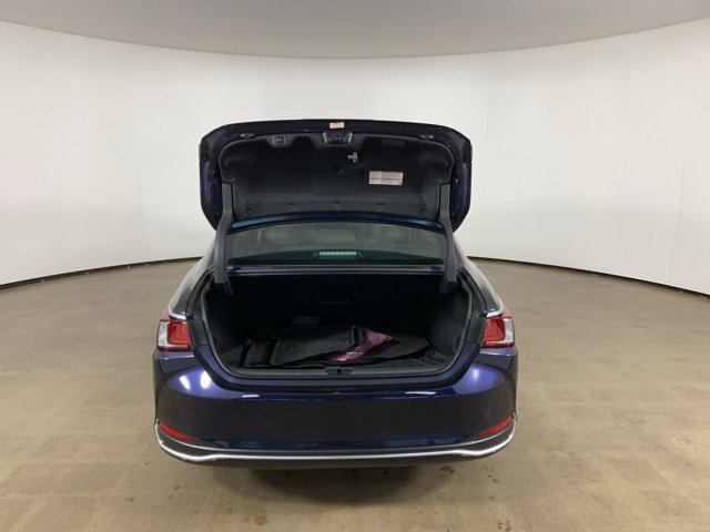 Used 2025 Lexus ES 300h w/ Accessory Package (Z2) image 12