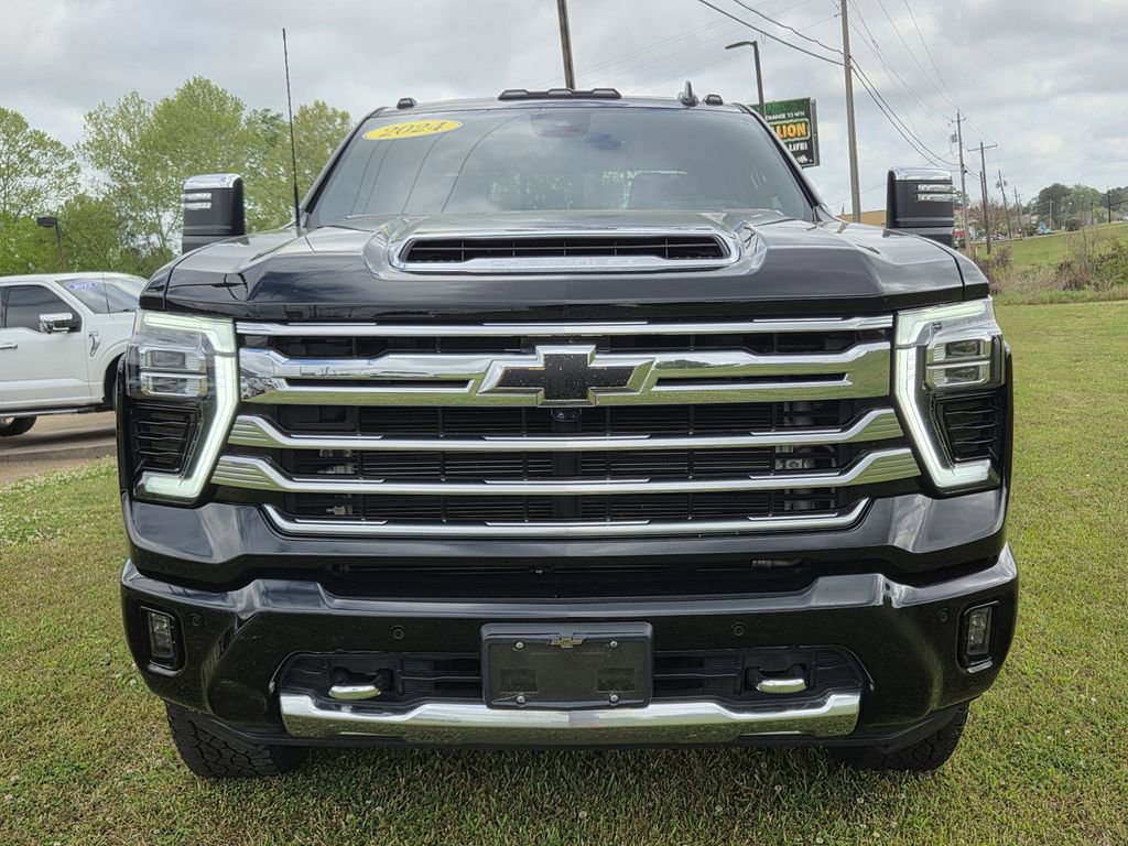 Used 2024 Chevrolet Silverado 2500 High Country w/ High Country Premium Package image 2