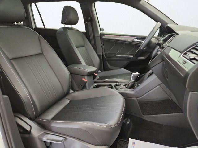 Used 2024 Volkswagen Tiguan SE R-Line AWD/4WD image 27