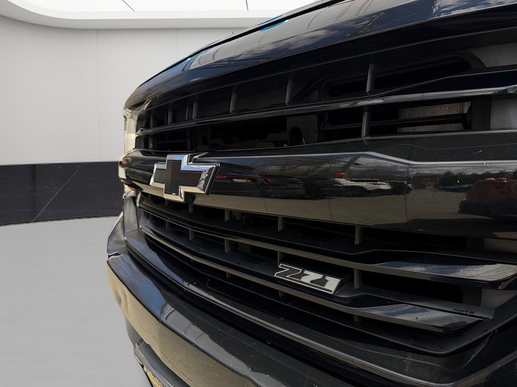 Used 2018 Chevrolet Silverado 1500 LT w/ Midnight Edition image 13