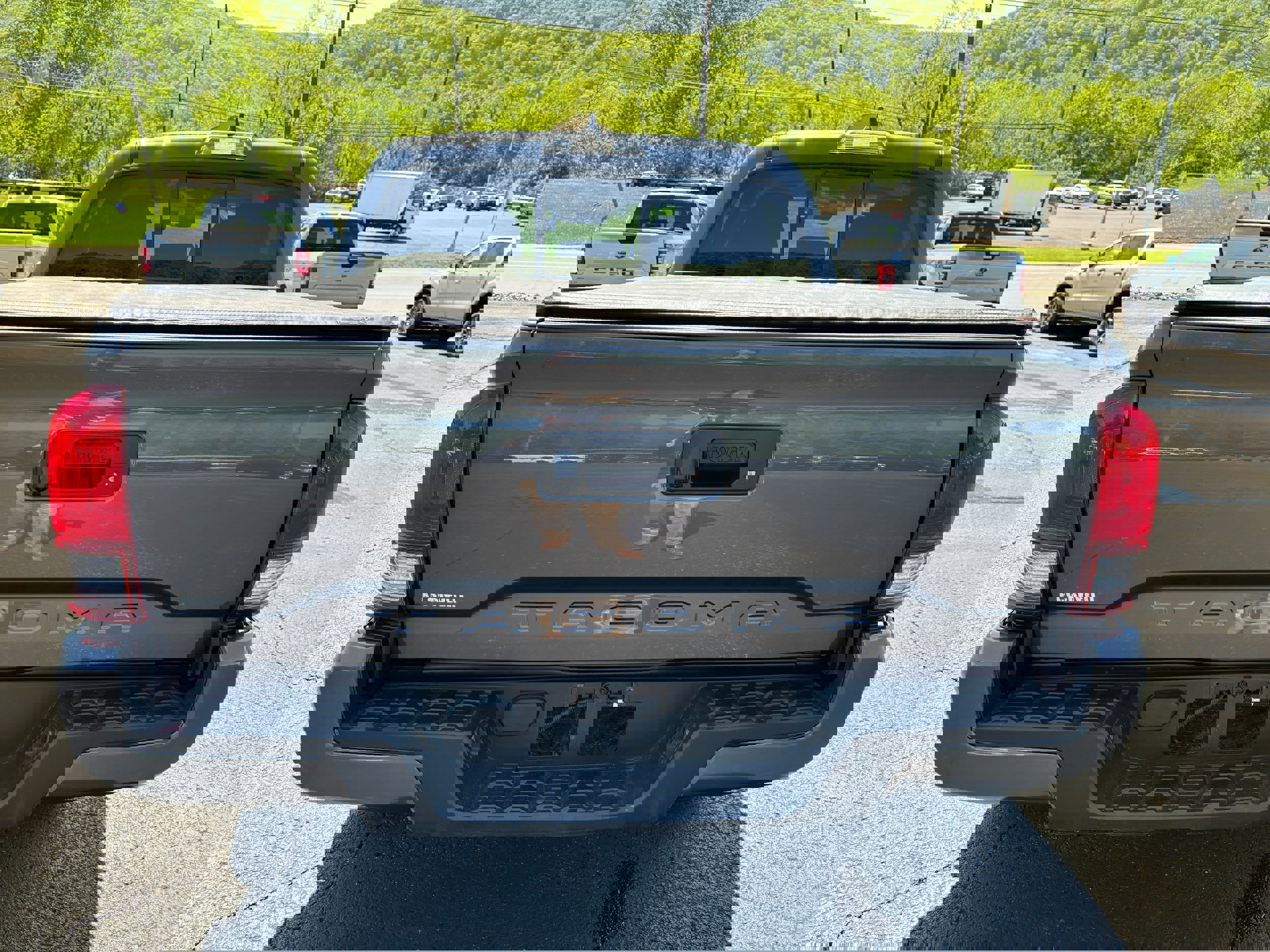 Used 2023 Toyota Tacoma SR video 5