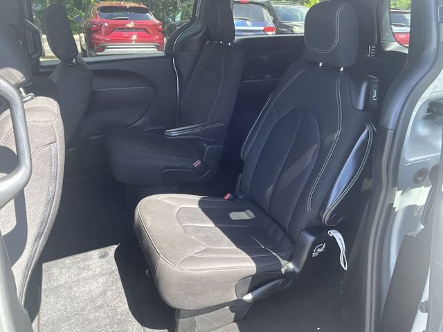 Used 2023 Chrysler Pacifica Touring FWD image 25