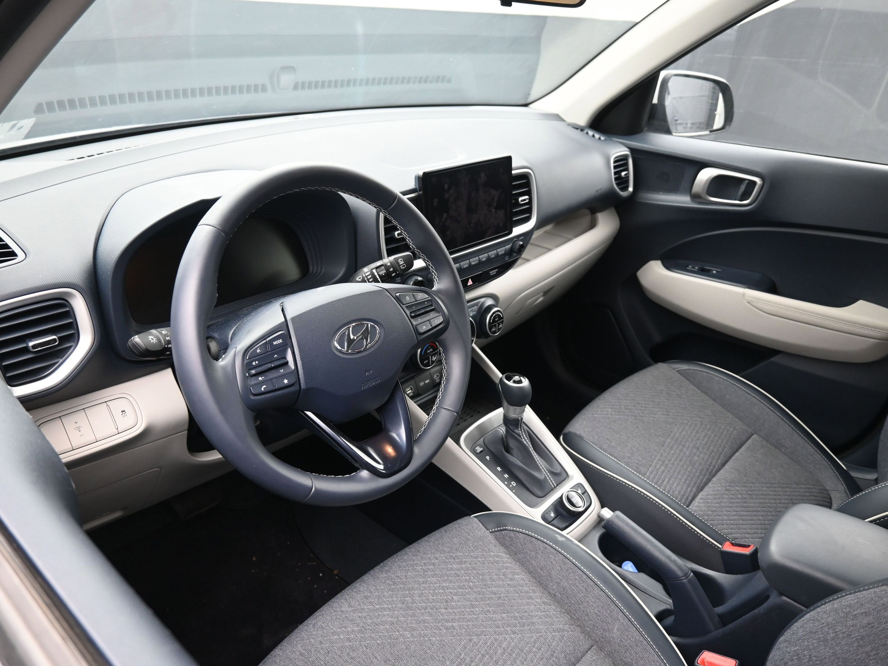 Used 2023 Hyundai Venue Limited w/ Cargo Package image 14