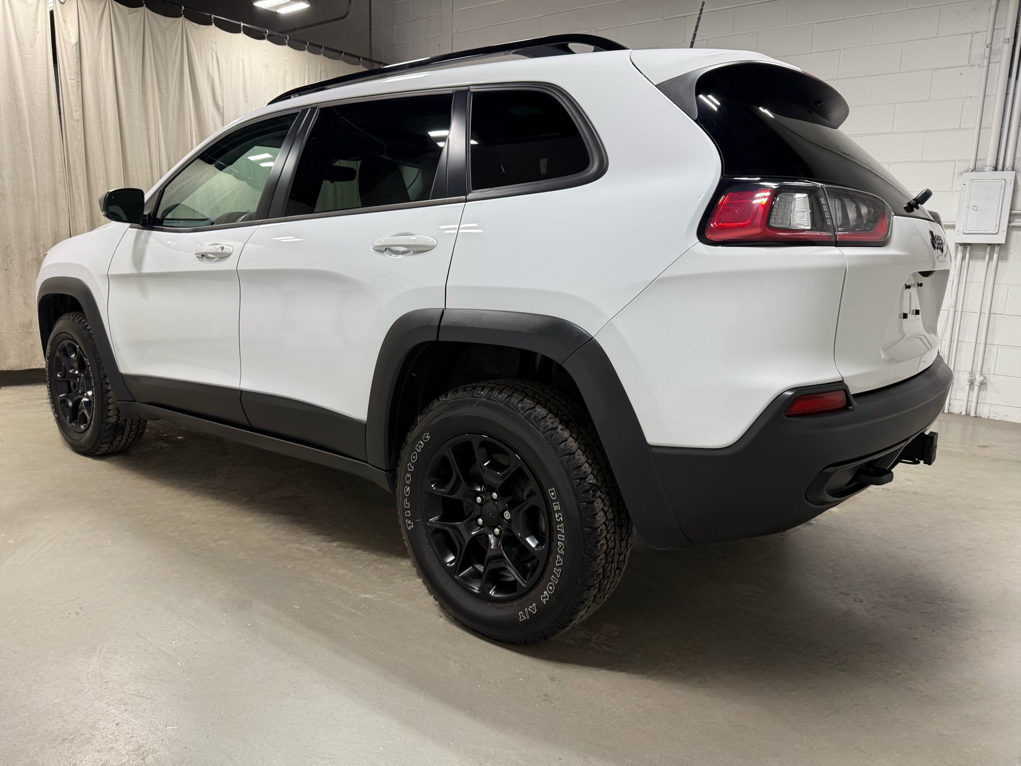 Used 2022 Jeep Cherokee Latitude w/ Sun & Sound Group AWD/4WD image 5
