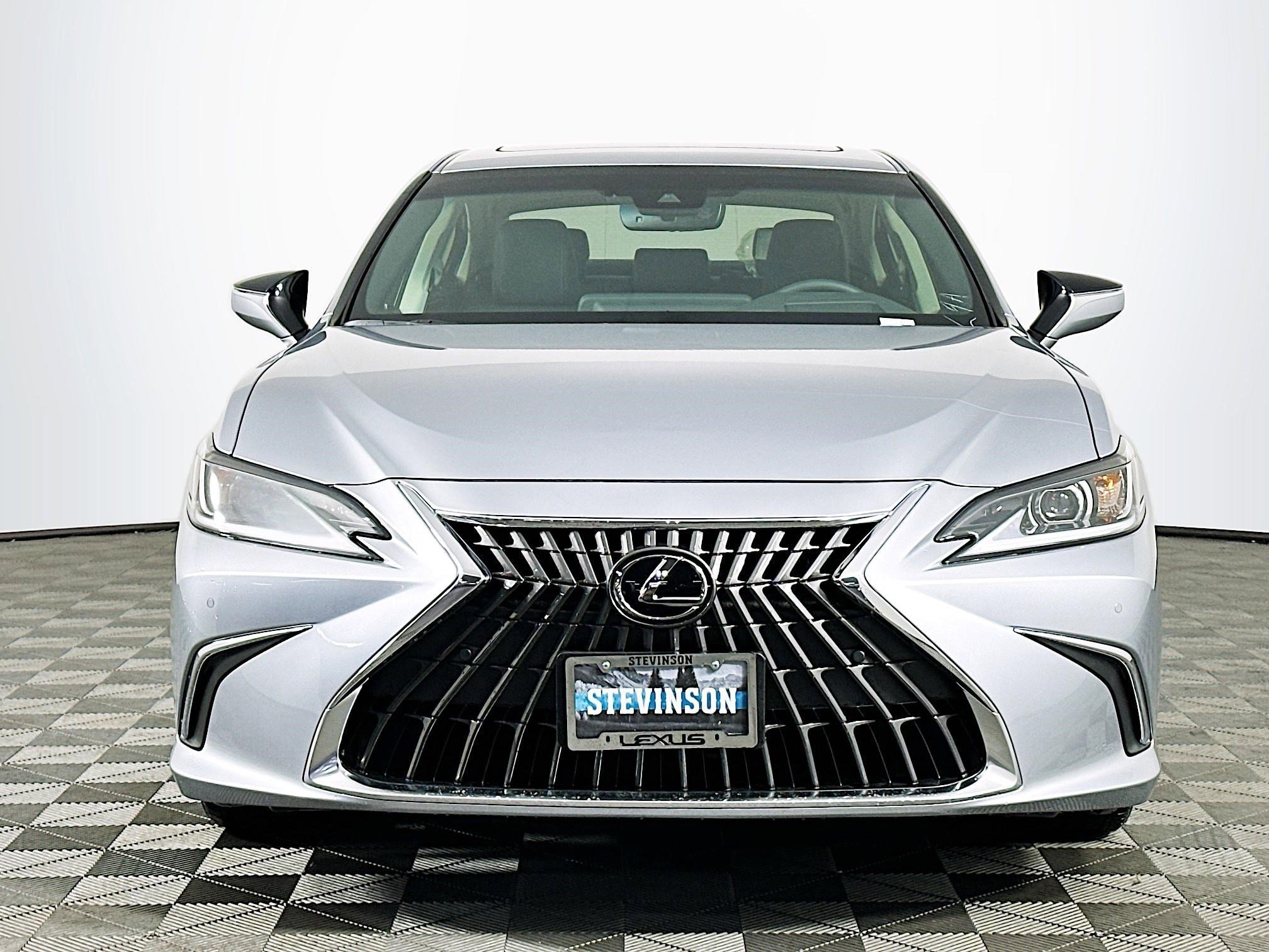 New 2025 Lexus ES 300h w/ Premium Package image 2