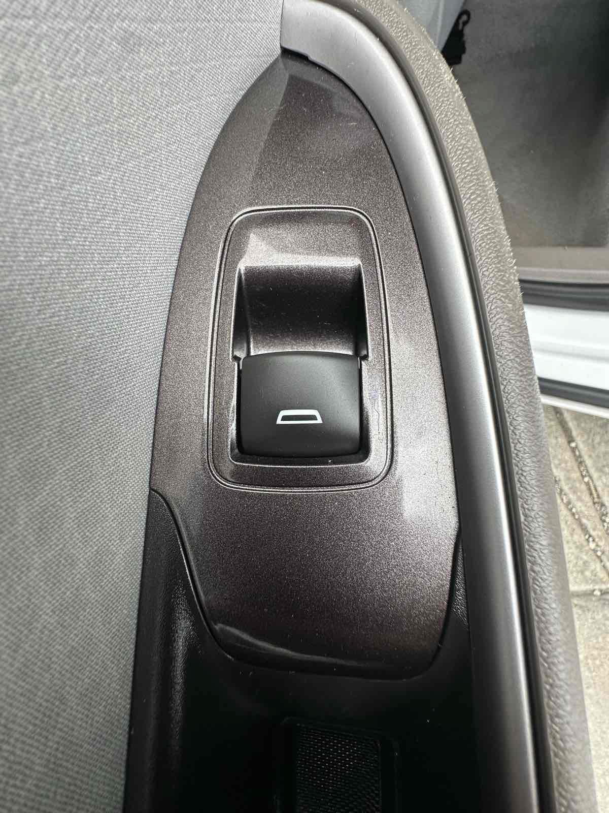 Used 2021 Chevrolet Malibu LS FWD image 36