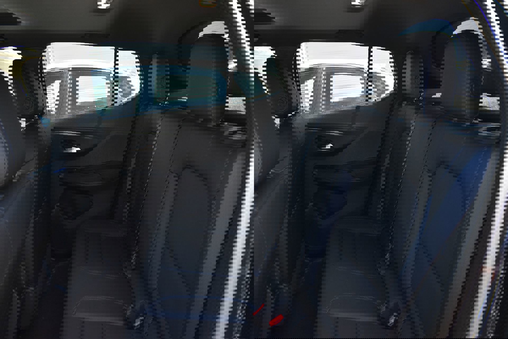 Used 2025 Buick Envista Sport Touring w/ Convenience I Package FWD image 14