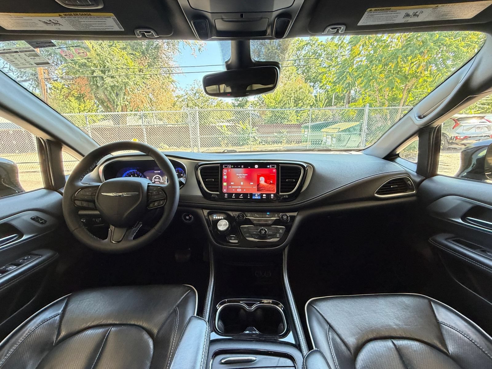 Used 2025 Chrysler Pacifica Limited FWD image 36