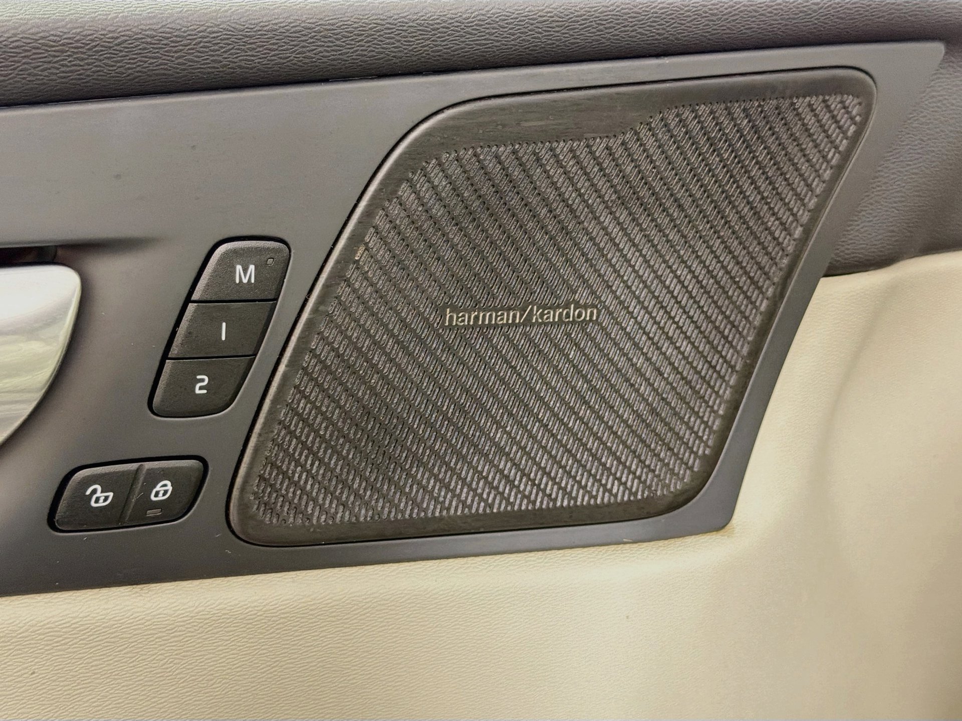 Certified 2023 Volvo XC60 B5 Ultimate w/ Climate Package FWD image 20