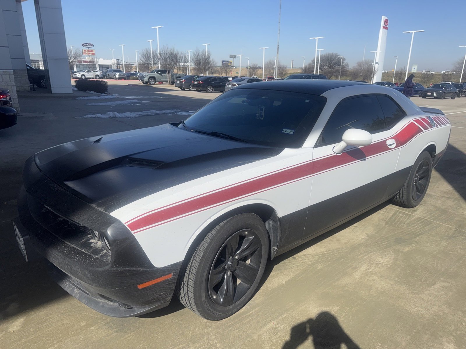 Used 2019 Dodge Challenger SXT image 1