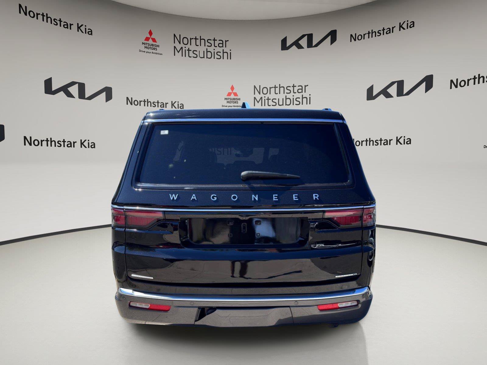 Used 2022 Jeep Wagoneer Series II AWD/4WD image 3