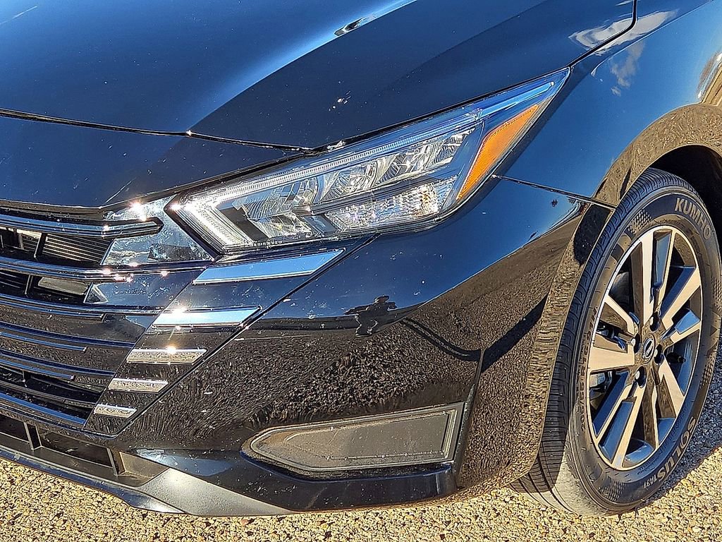 Used 2025 Nissan Versa SV image 9