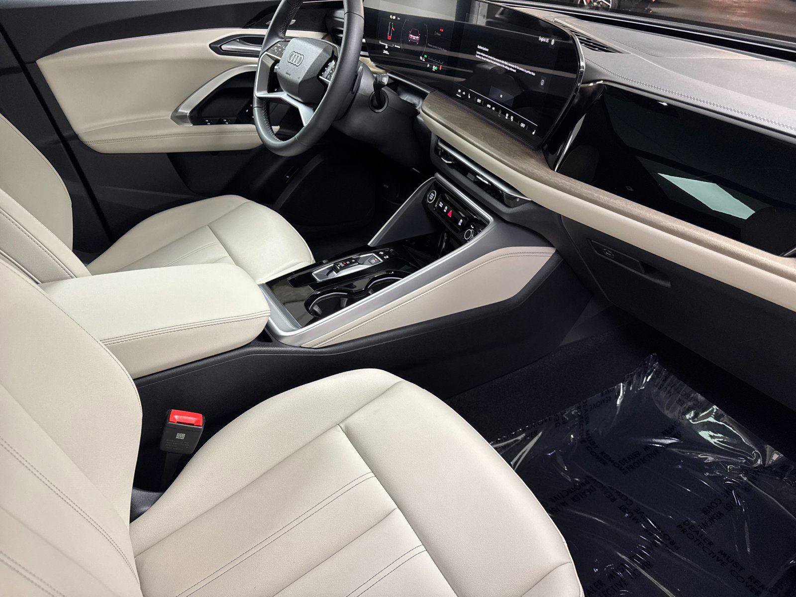 Used 2025 Audi Q5 Premium Plus w/ Premium Plus AWD/4WD image 16
