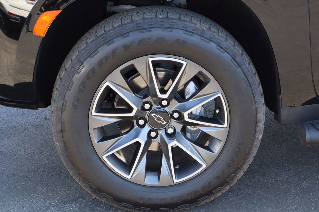 Used 2023 Chevrolet Suburban Z71 w/ Luxury Package image 36