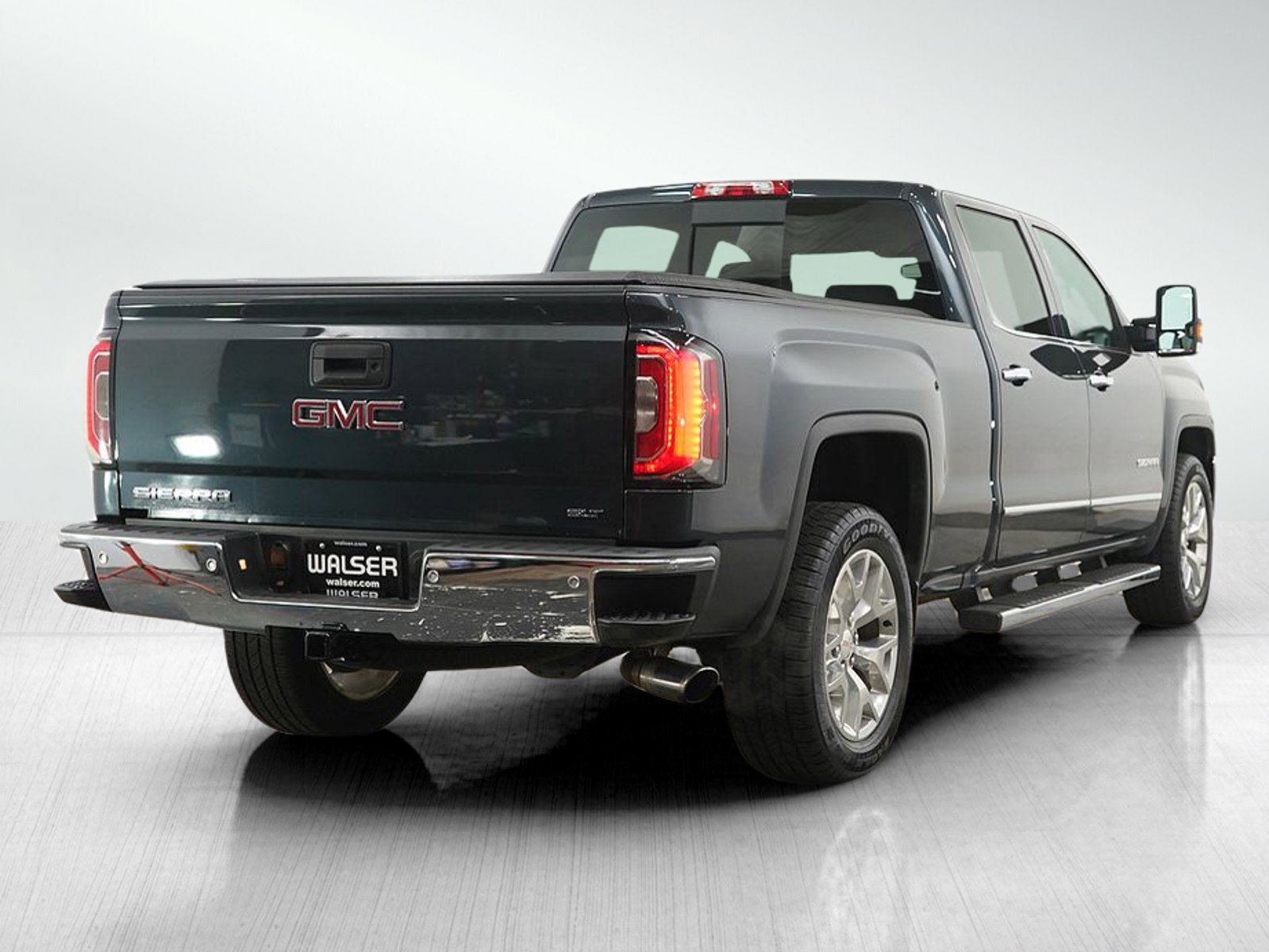 Used 2018 GMC Sierra 1500 SLT w/ SLT Premium Package AWD/4WD image 5