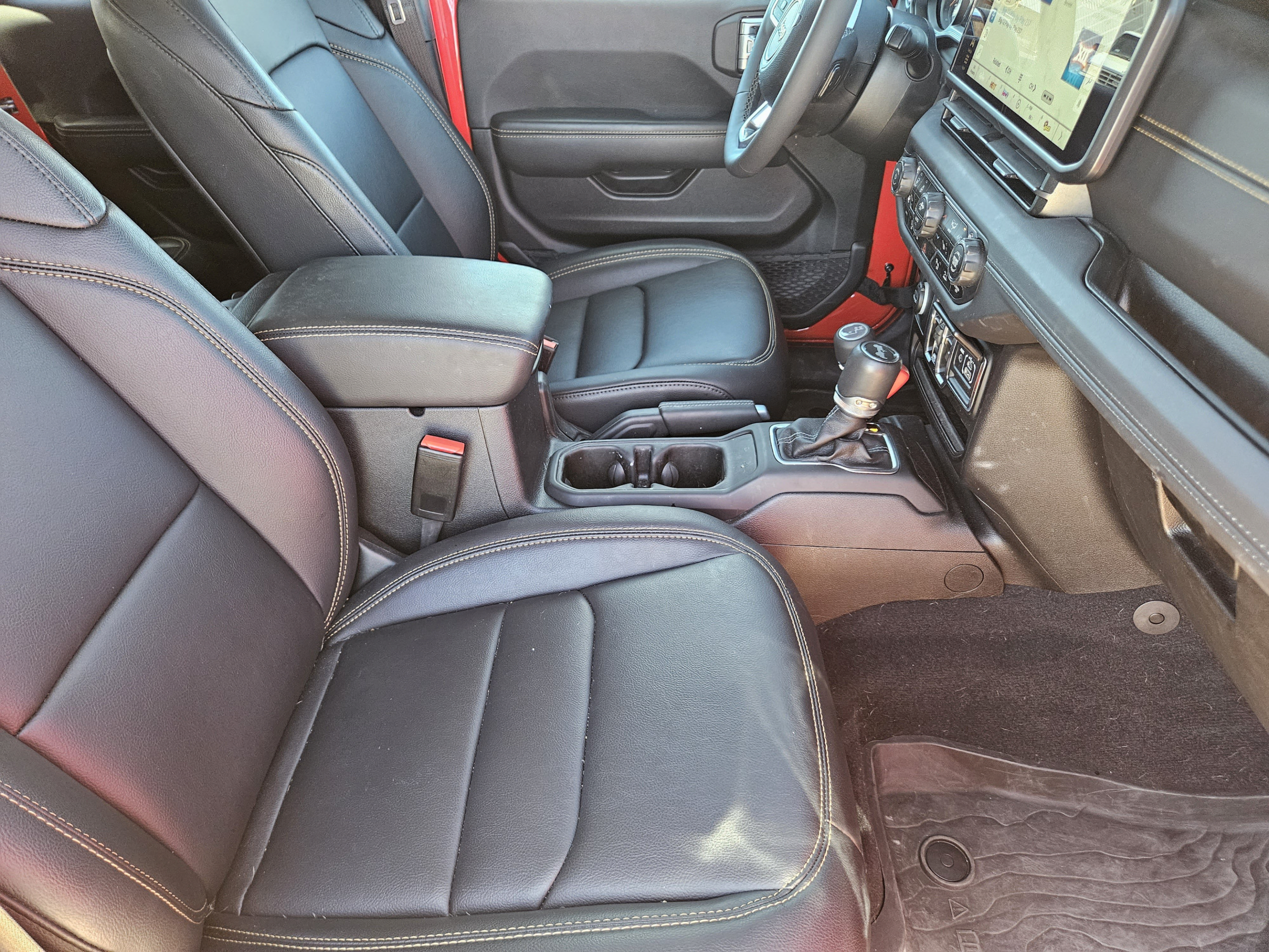 Used 2025 Jeep Wrangler Unlimited Sahara AWD/4WD image 6