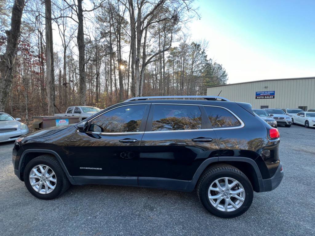 Used 2015 Jeep Cherokee Latitude w/ Cold Weather Group AWD/4WD image 2