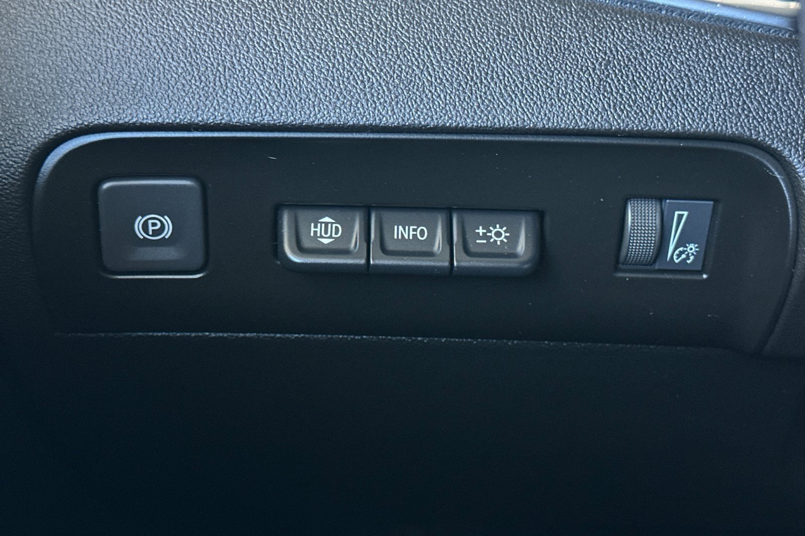 Certified 2023 Buick Enclave Avenir w/ Avenir Technology Package image 37