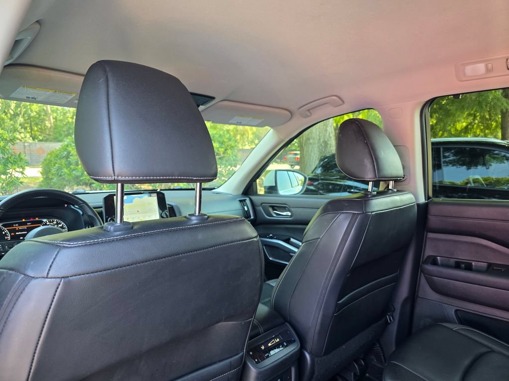 Used 2023 Nissan Pathfinder SL AWD/4WD image 28