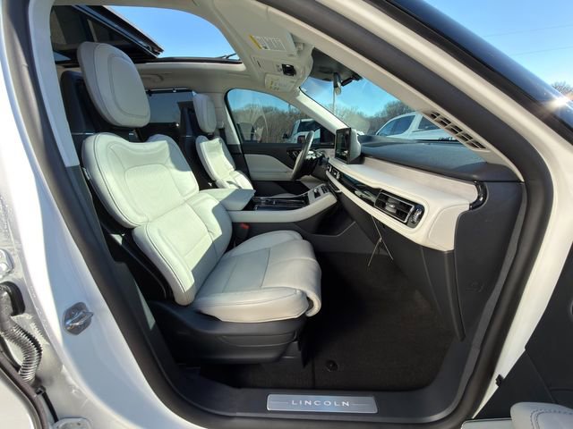Used 2025 Lincoln Aviator Reserve w/ Equipment Group 201A image 10