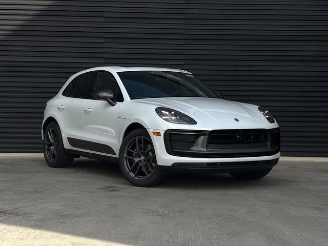 Certified 2026 Porsche Macan Turbo AWD/4WD image 9